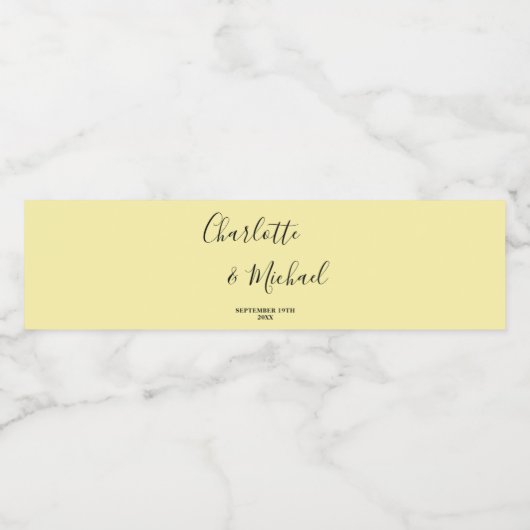 Elegant Pale Yellow Script Minimalist Wedding Waterfles Etiket (Enkel label)