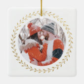 Elegant Pas getrouwd Kerstvrouw en Merry Keramisch Ornament (Achterkant)