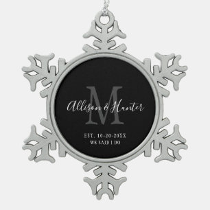 Elegant Passen getrouwd Vastgestelde monogram naam Tin Sneeuwvlok Ornament