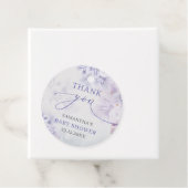 Elegant pastel paarse bronbloemen baby shower bedankjes labels (In situ)