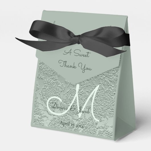 Elegant Pastel Sage Green Wedding Monogram Bedankdoosjes (Voorkant Zijde)