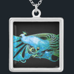 ELEGANT PEACOCK IN BLUE TURQUASE EN BLACK ZILVER VERGULDEN KETTING<br><div class="desc">Kleurrijk en stijlvol design met heldere 3D-edelstenen Digitaal grafisch ontwerp door Bulgan Lumini. Deel van het nieuwe collectie ARCADIA .</div>