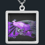 ELEGANT PEACOCK IN PAARS EN ZWART ZILVER VERGULDEN KETTING<br><div class="desc">Kleurrijk en stijlvol design met heldere 3D-edelstenen Digitaal grafisch ontwerp door Bulgan Lumini. Deel van het nieuwe collectie ARCADIA .</div>