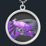ELEGANT PEACOCK IN PAARS EN ZWART ZILVER VERGULDEN KETTING<br><div class="desc">Kleurrijk en stijlvol design met heldere 3D-edelstenen Digitaal grafisch ontwerp door Bulgan Lumini. Deel van het nieuwe collectie ARCADIA .</div>