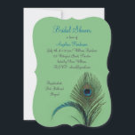 Elegant Peacock Vrijgezellenfeest (groen) Kaart<br><div class="desc">Elegante paukveren versieren deze Bridal Shower Invitation op een groene achtergrond. De uitnodiging staat vermeld in het basisdocument, maar ik raad de schimmer van het parelhoenderpapier aan om de rijksheid van de veren uit te leggen.</div>