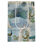 Elegant Peacocks in Feathers White en Blue Medium Cadeauzakje (Achterkant)