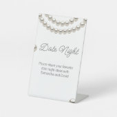 Elegant Pearl Vrijgezellenfeest Datum nacht Jar Reclamebord Met Voetstuk (Voorkant)