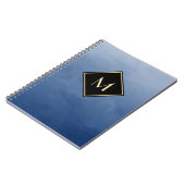 Elegant penseel blauw met eenvoudig goudmonogram notitieboek (Linkerzijde)