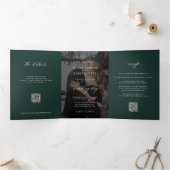 Elegant photo emerald green wedding RSVP detail QR Drieluik Uitnodiging (Binnen)