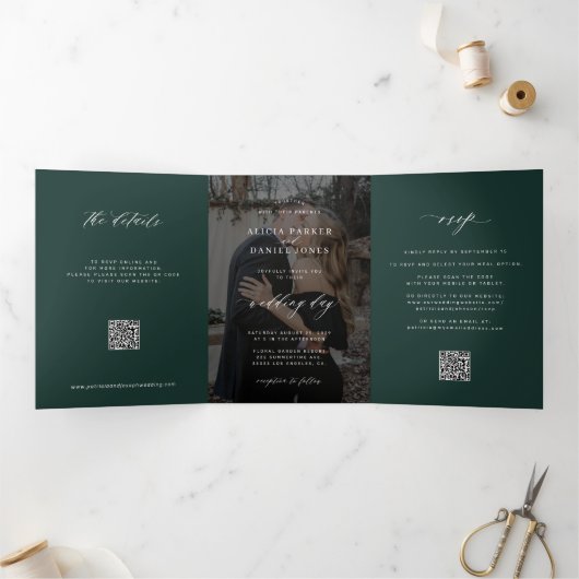 Elegant photo emerald green wedding RSVP detail QR Drieluik Uitnodiging (Binnen)