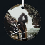Elegant Photo Honeymoon Trip Memories Keepslag Metalen Ornament<br><div class="desc">Dit prachtige huwelijkskont zal een geweldig cadeau of keepascadeau zijn voor een man of vrouw of een pasgetrouwde. Voeg gewoon een foto van het stel toe, bij voorkeur op een donkere achtergrond. Dit ornament is volledig klantgericht, zodat kunt u de initialen veranderen, en uw gebeurtenis, plaats, en datum evenals om...</div>