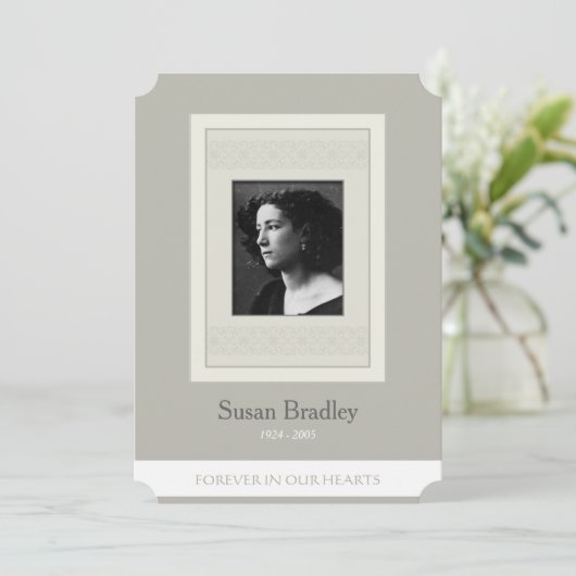 Elegant Photo Template Memorial Funeral Invitation Kaart (Staand voorkant)