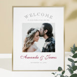 Elegant Photo Wedding Rehearsal Dinner Welkom Poster<br><div class="desc">Deze simpele chic foto's bruiloft repetitief diner welkome poster sjabloon bevat een schoon, modern design. Uw eerste namen worden benadrukt in een gracieus, stromend manuscript in een elegante schaduw van Bourgogne. We hebben gekozen voor een simpele klassieke zoektocht naar 'WELCOME' bovenaan, en hebben de letters in een boog gerangschikt, die...</div>