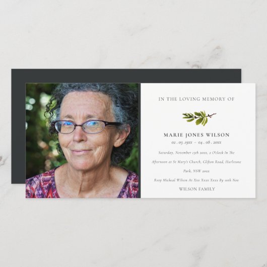 Elegant Pine Branch Photo Memorial Service Card Bedankkaart (Voorkant / Achterkant)