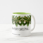 Elegant Pine Garland Christmas Mug Tweekleurige Koffiemok (Voorkant rechts)