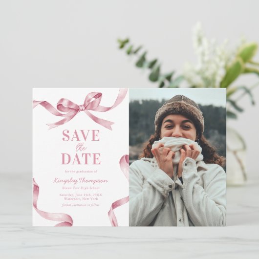 Elegant Pink Bow Graduation Save the Date (Staand voorkant)