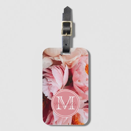 Elegant Pink en Peach Peonies Monogramed Bagagelabel (Voorkant (verticaal))