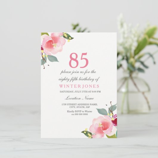 Elegant Pink Floral 85th Birthday Party Invitation Kaart (Staand voorkant)