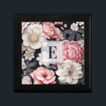 Elegant Pink Floral Monogram Cadeaudoosje<br><div class="desc">Een elegante roze en grijze bloemengeschenkdoos. Personaliseer het met uw monogram initiaal. Maakt een leuk cadeau voor een verjaardag,  Valentijnsdag of een vrijgezellenfeest. Ontworpen voor u door Blackberry Boulevard.</div>