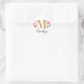 Elegant Pink Floral Monogram Initiaal Gold Letter Ronde Sticker (Tas)