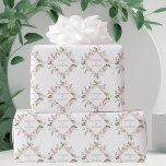 Elegant Pink Floral Sage Typography Custom Wedding Cadeaupapier<br><div class="desc">Lichtroze en ivoorbloemig papier met een prachtige diamant met blozen en ivoorpels. Deze mooie cadeauomslag van de pony flower bruiloft bevat de namen van het paar die gepersonaliseerd zijn in het ontwerp met sage groene typografie. Pas dit schattige inpakpapier aan voor je vrienden op hun speciale dag of gebruik dit...</div>