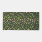 Elegant Pink Flower Pattern on Dark Background Bureaumat (Voorkant)