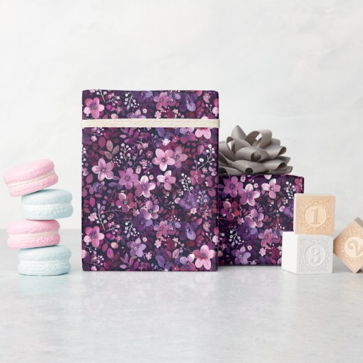 Elegant Plum & Berry Floral  Cadeaupapier (Baby Shower)