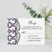 Elegant Plum Damask Heart Wedding RSVP Card (Staand voorkant)