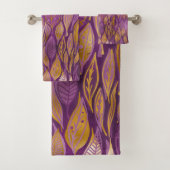 Elegant Plum Paars Gold Metallic Abstract Foliage Bad Handdoek (Insitu)