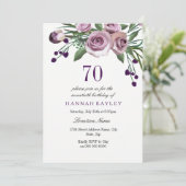 Elegant Plum Paars Roos 70th Birthday Invitation Kaart (Staand voorkant)