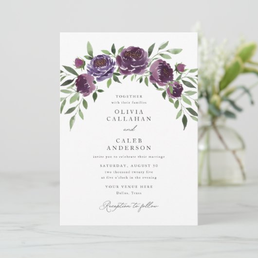 Elegant Plum Paarse Floral Wedding Kaart (Staand voorkant)
