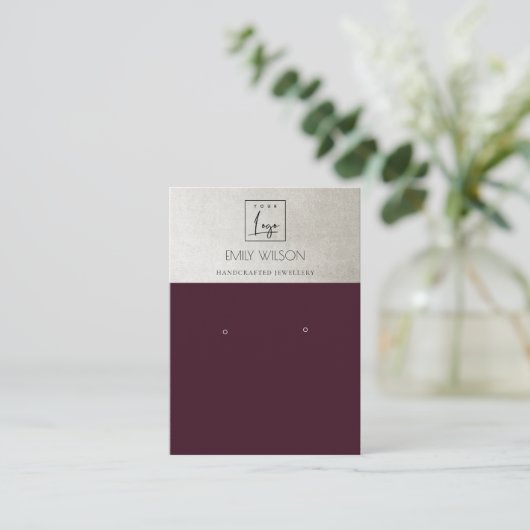 ELEGANT PLUM WINE SILVER LOGO EARRING DISPLAY VISITEKAARTJE (Staand voorkant)