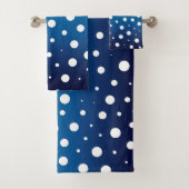 Elegant polka dots - Ocean Blue en White Bad Handdoek (Insitu)