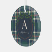 Elegant Preppy Plaid Monogram Kerstmis Glas Ornament (Voorkant links)