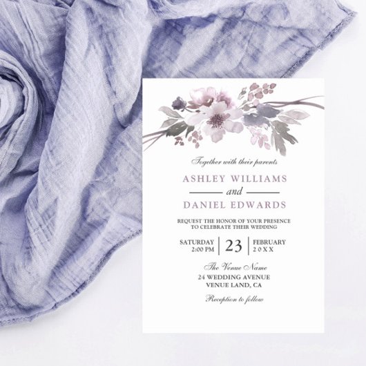Elegant Purple Flowers White Wedding Invite Kaart