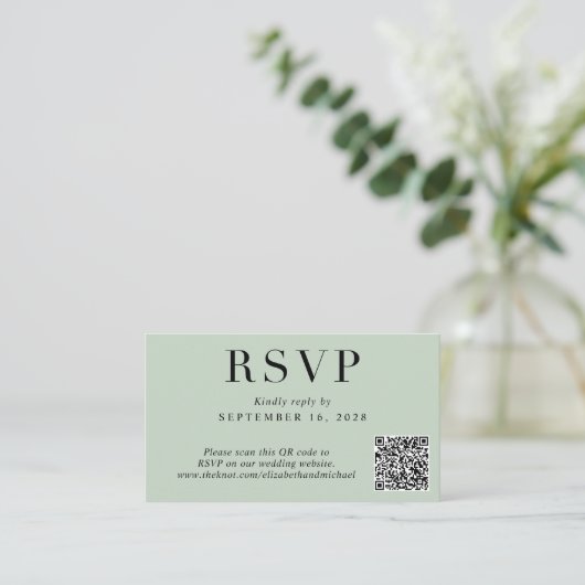 Elegant QR Code Sage Weddenschap RSVP Informatiekaartje (Staand voorkant)