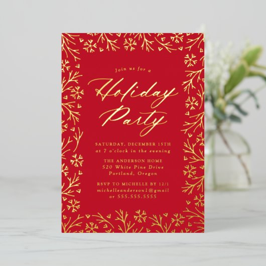 Elegant Red and Gold Snowflake Holiday Party Folie Uitnodiging (Staand Voorkant)