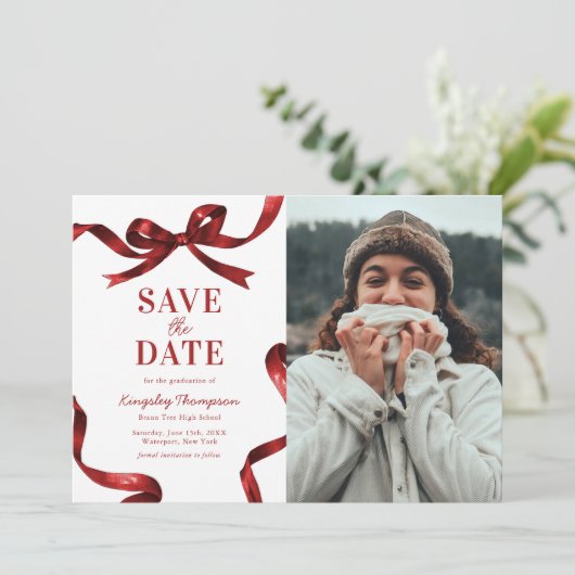 Elegant Red Bow Graduation Save the Date (Staand voorkant)