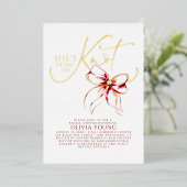 Elegant Red Bow She's Tying The Knot Bridal Shower Folie Uitnodiging (Staand Voorkant)