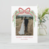 Elegant Red Bow with Greenery Photo Christmas Feestdagenkaart (Staand voorkant)