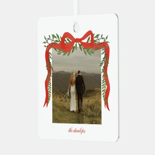 Elegant Red Bow with Greenery Photo Christmas Metalen Ornament (Voorkant links)