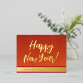 Elegant Red en Gold Script Happy Nieuwjaar Folie Feestdagen Briefkaart (Staand Voorkant)