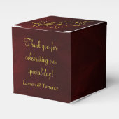 Elegant Red Gold Swirl Wedding Favor Box Bedankdoosjes (Voorkant Zijde)