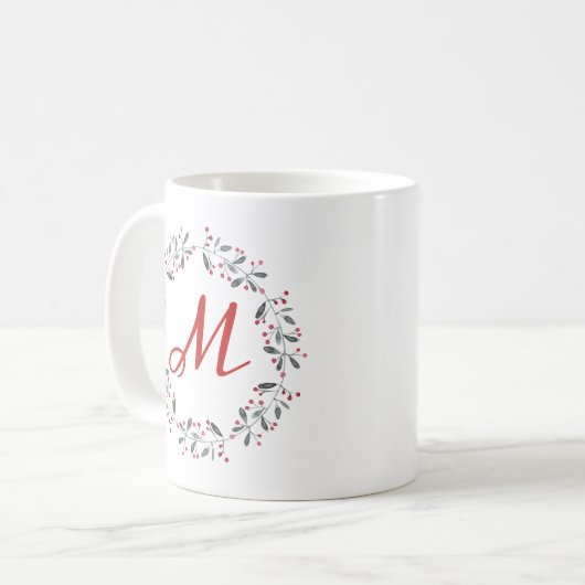 Elegant Red & Green Holly Wreator Monogram Koffiemok (Voorkant links)