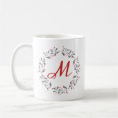 Elegant Red & Green Holly Wreator Monogram Koffiemok (Links)