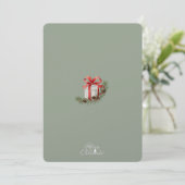 Elegant Red Ribbon Gift & Pine Holiday Design Bedankkaart (Staand voorkant)