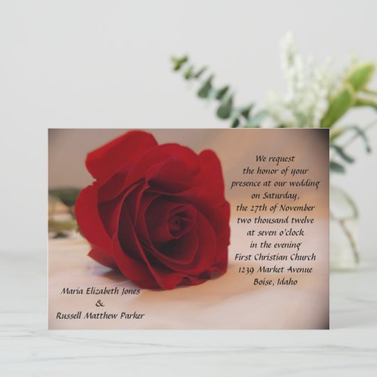 Elegant Red Rose Wedding Kaart (Staand voorkant)