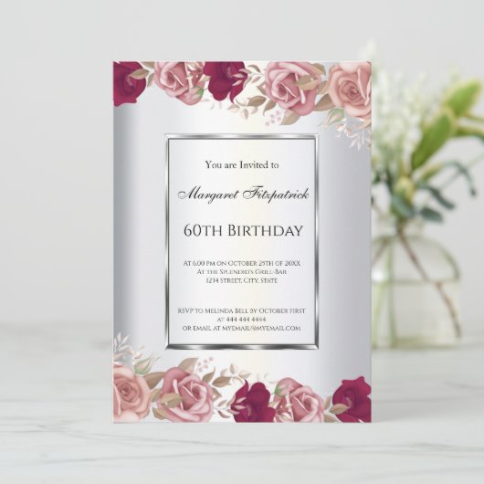 Elegant Red Roze Roses Birthday Uitnodiging (Staand voorkant)