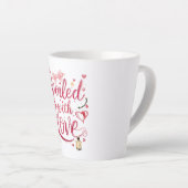 Elegant Red Script with Champagne Latte Mok (Rechterhoek)