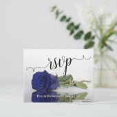 Elegant reflecterend Navy Blue Roos Wedding RSVP Briefkaart (Staand voorkant)